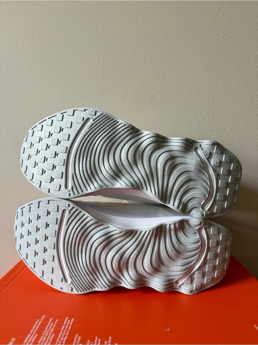 Nike Motiva Summit White DV1238-106 Women’s Size 10.5